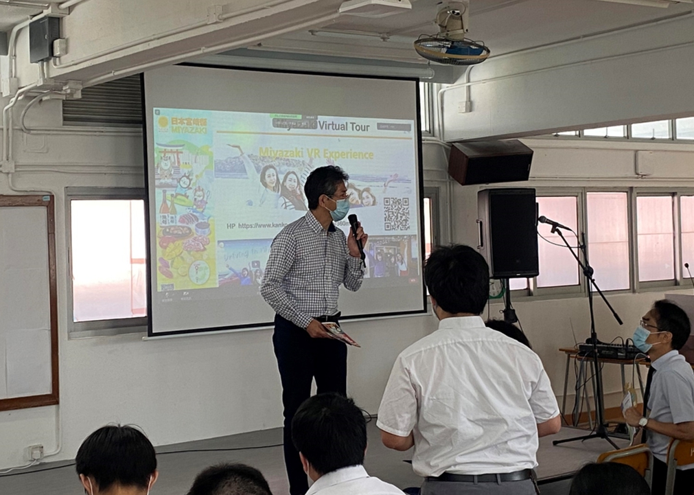 同學以日文向長友先生發問