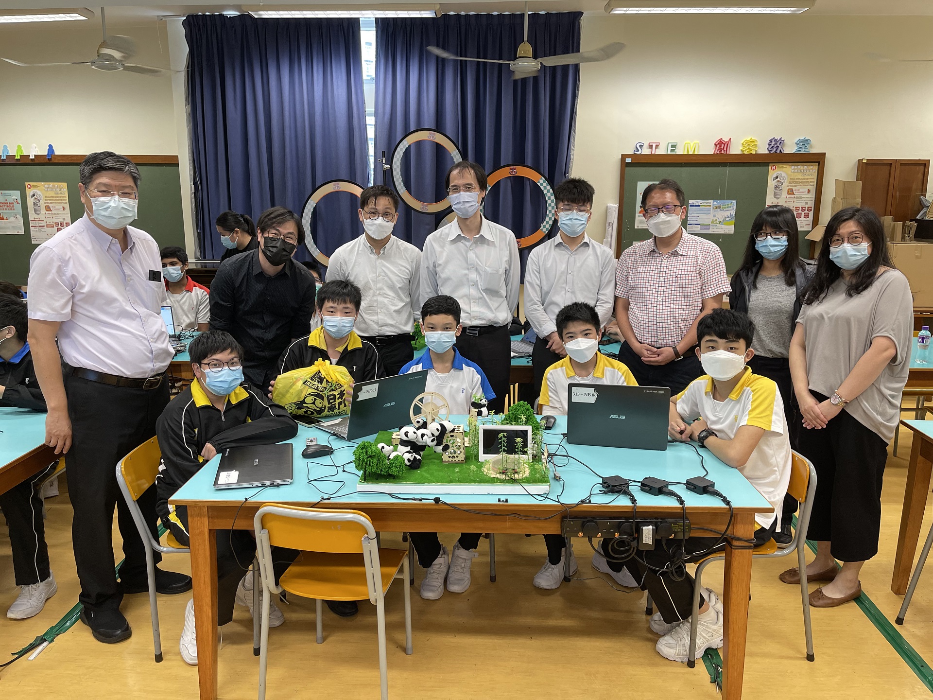 2E 作品及與評審合照