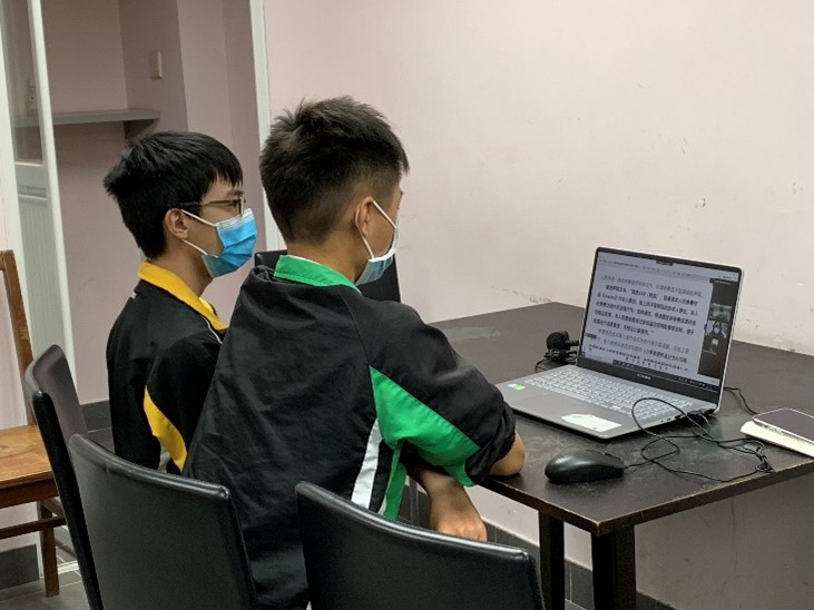 5B冼正和朱兆邦接受網上評審時表現認真