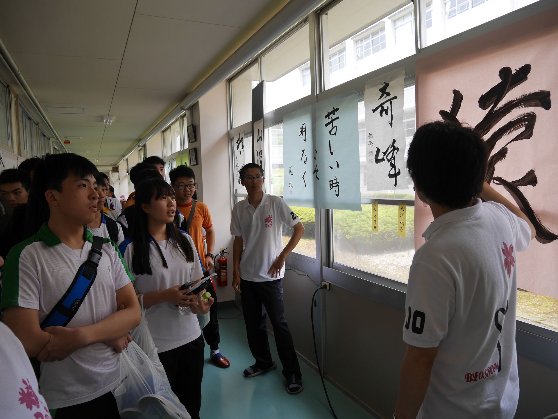 跟多可高校的老師學習日語中