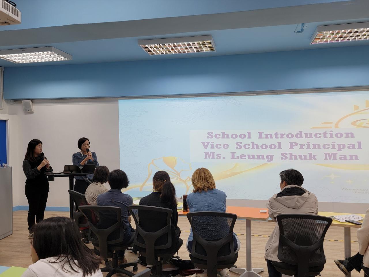 梁淑雯副校長向仁川廣域市教育廳官員及師生介紹學校資訊