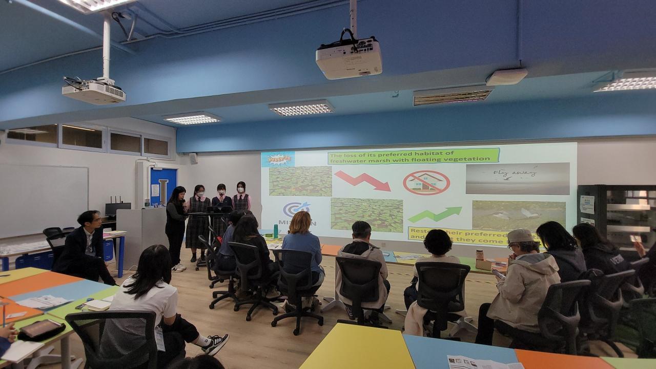 中五地理何盈嫣、田籽妍、呂煥然分享「菱的突破」計劃內容