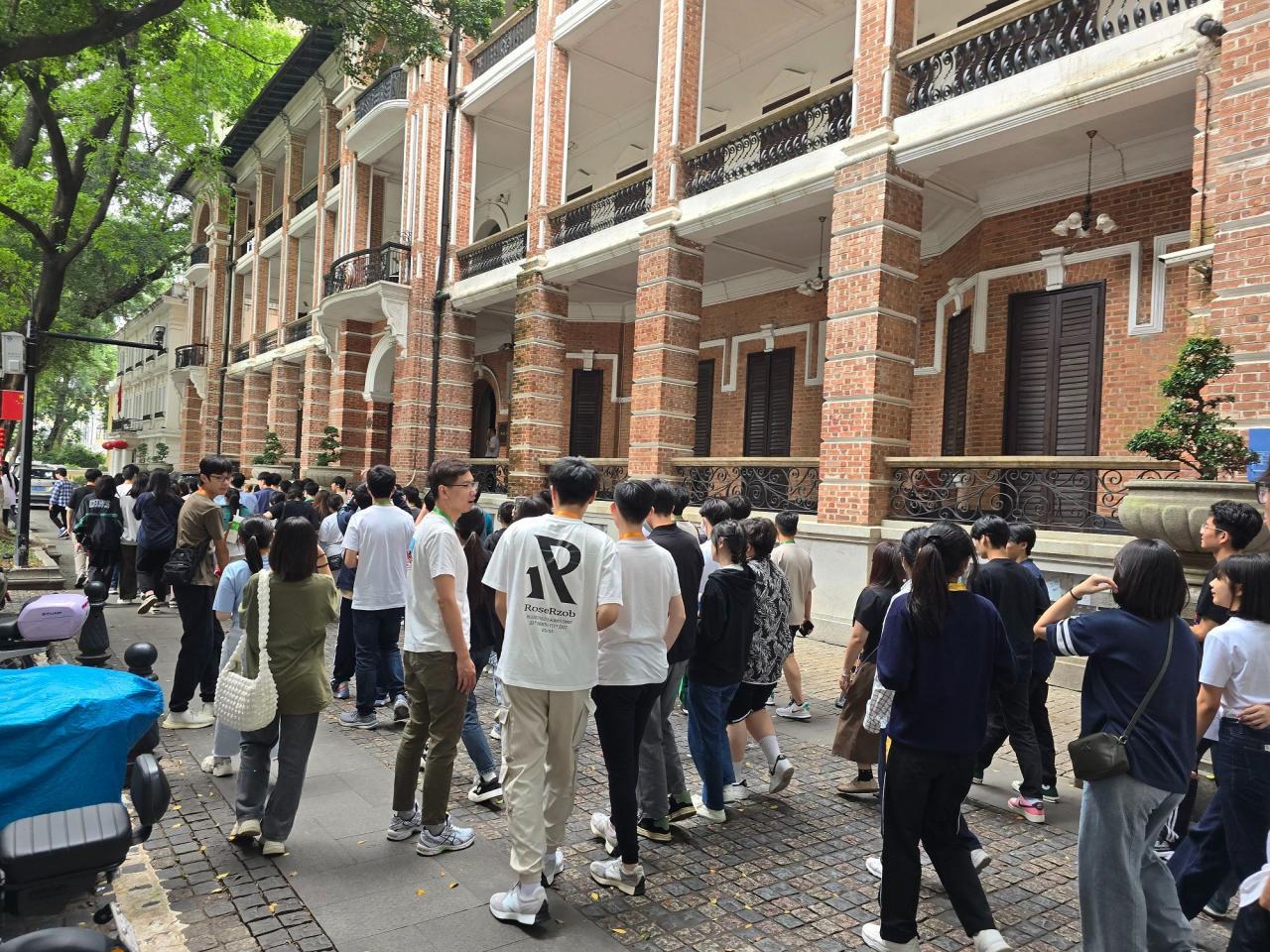 前往考察行程的第一站 - 「沙面建築群」