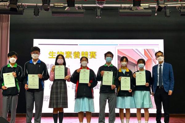 左起：4A江宇軒、李宏杰、袁樂琳；4B何盈嫣、呂嘉傑、黃靖雯、巫秀軒