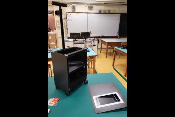 改裝中的免提追蹤買餸車