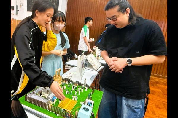 本校同學介紹其科創作品
