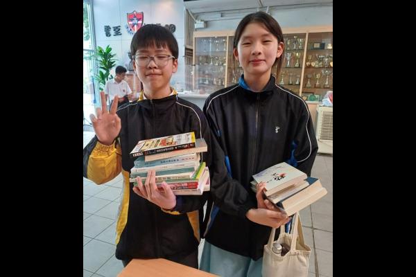 漂書活動：同學取書回家，與家人共享閱讀樂趣