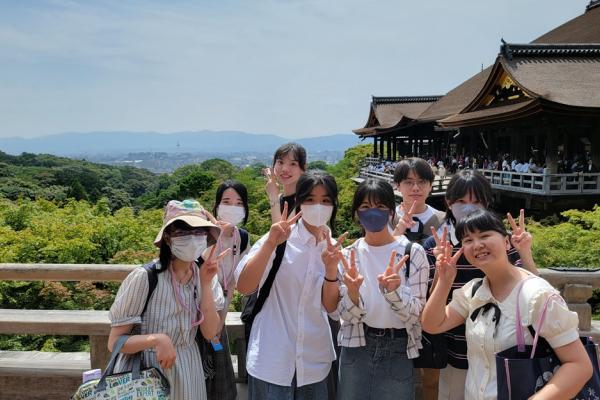 與京女大學生同遊京都清水寺